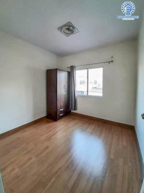 *****ทาวน์เฮ้าส์มือสองย่านนนทบุรี ม.พฤกษาทาวน์ ราชพฤกษ์ เนื้อที่กว้างขวางถึง 20.7 ตร.ว. ฟังก์ชัน 3 ห้องนอน 2 ห้องน้ำ 1 ที่จอดรถ บ้านสภาพดี หันทิศตะวันออก บนทำเลดี เพียง 12 นาทีก็ถึงรถไฟฟ้าสายสีม่วง "สถานีบางรักใหญ่"